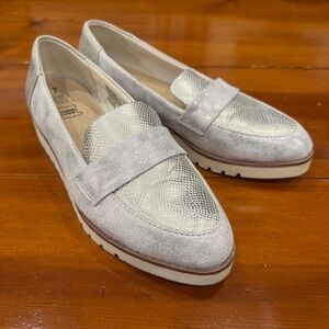 Time and Tru sz 7 Silver Textured leather slip on Loafers shoes platform wedge
